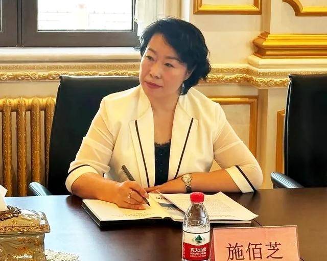 官方披露：施佰芝涉嫌严重违法犯罪